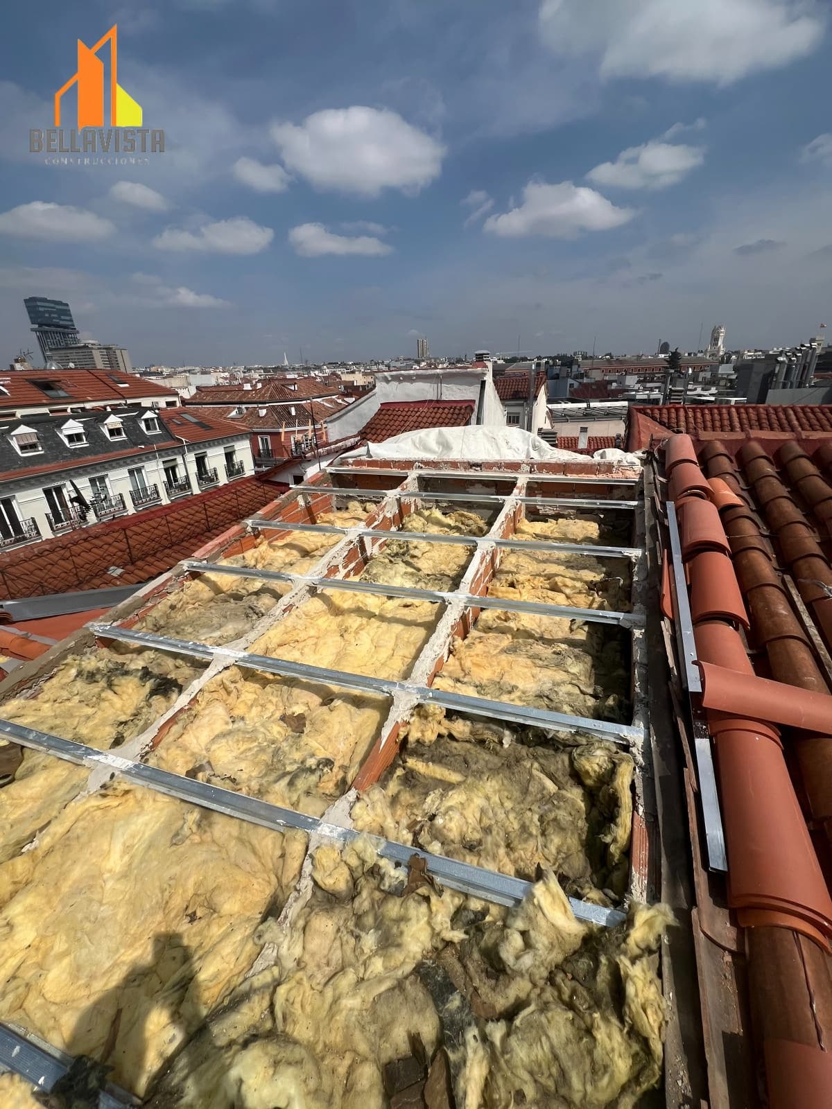 Instalación de estructura metálica nueva para cubierta en Madrid