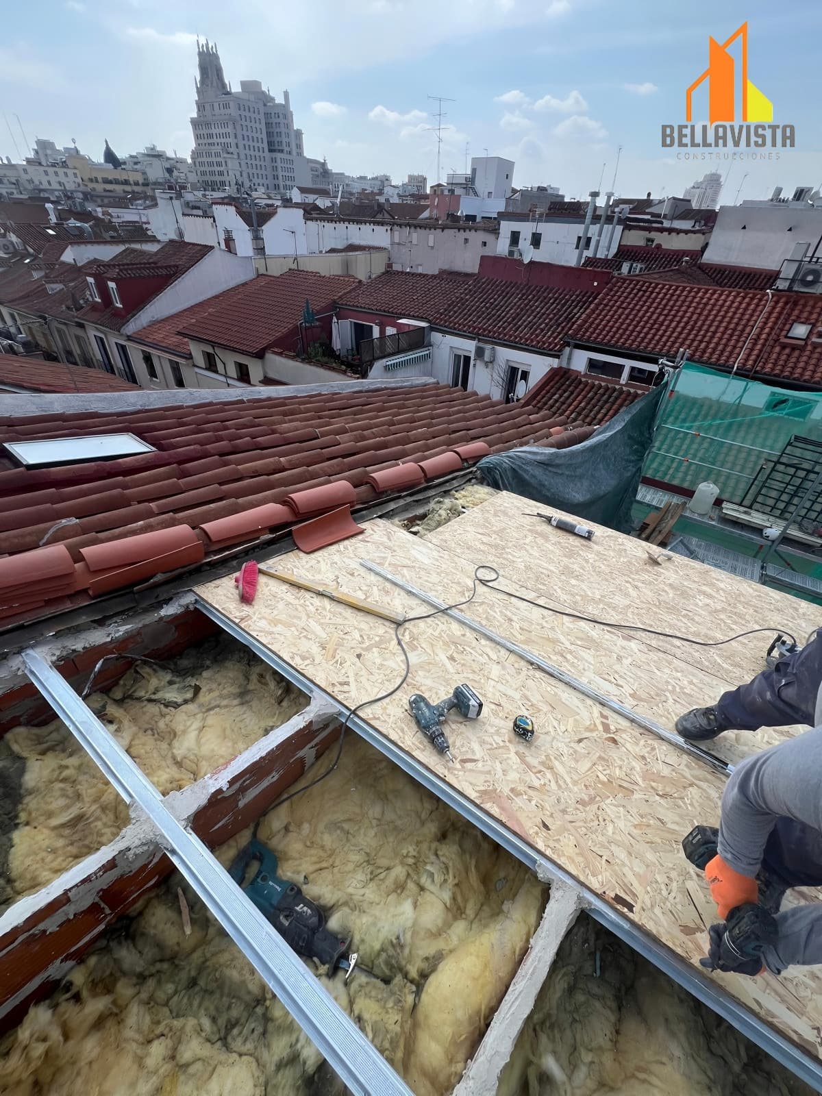 Colocación de aislamiento térmico en nueva cubierta